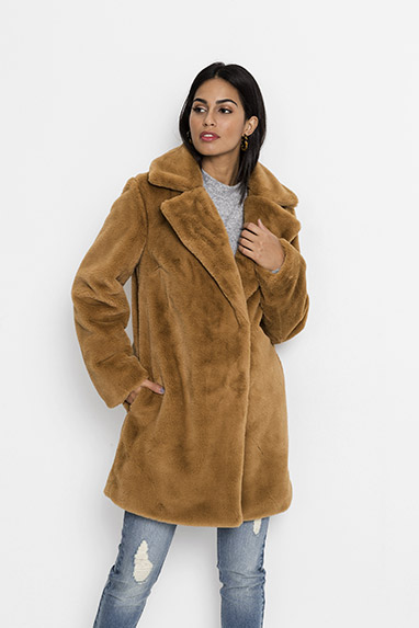 Puha kabát szőrmeutánzatból tevebarna