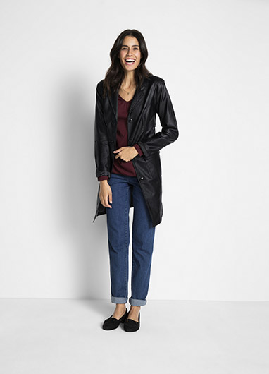 Műbőr kabát hajtókás gallérral, karcsúsított fekete