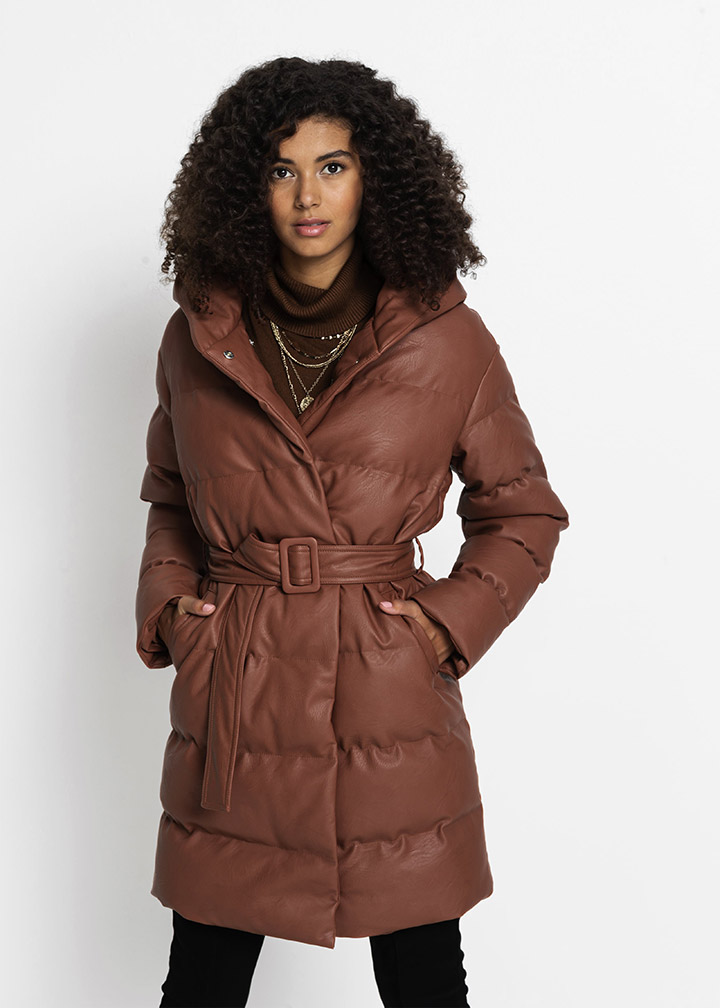 Steppelt kabát bőrutánzatból konyakszín