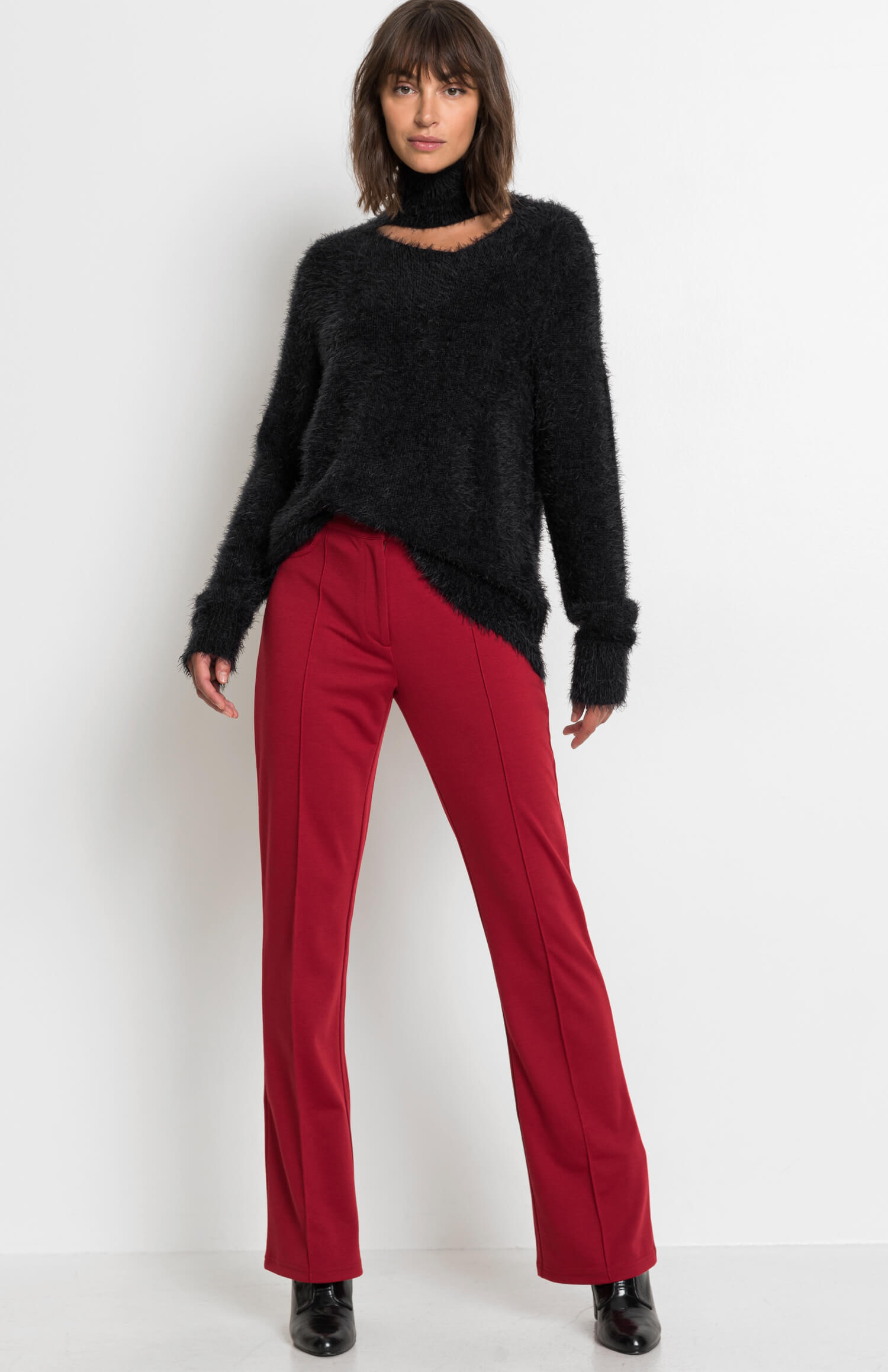 Nadrág lefelé bővülő szárral