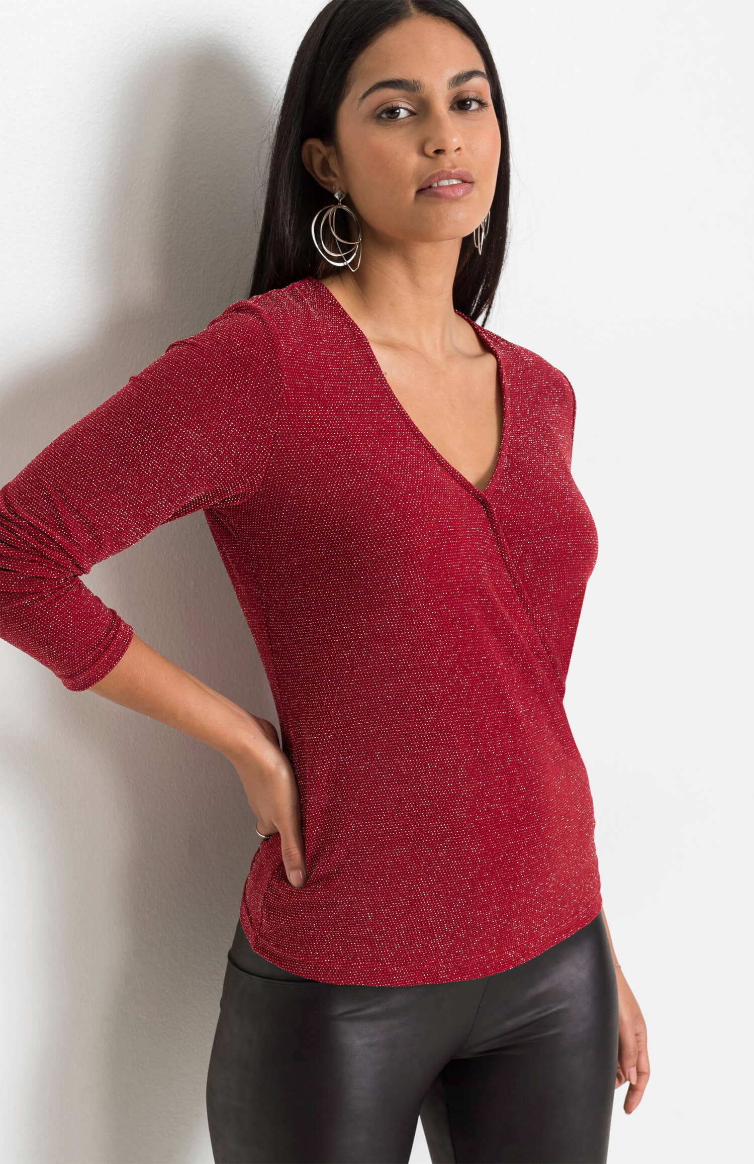 Csillogó póló átkötős hatásban